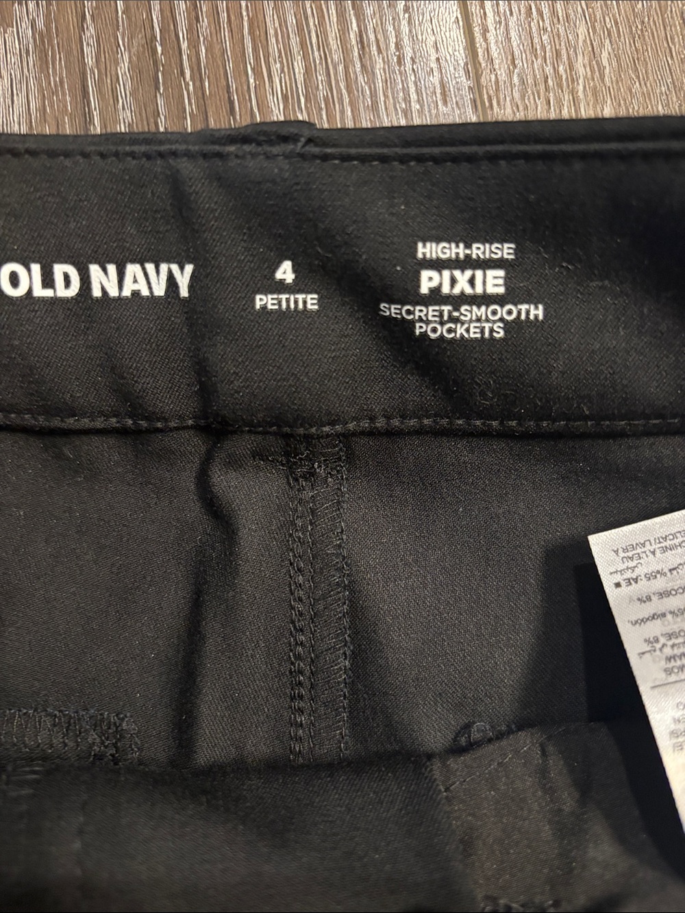 Old Navy Black High Rise Pixie Skinny Pants - Picture 2 of 4